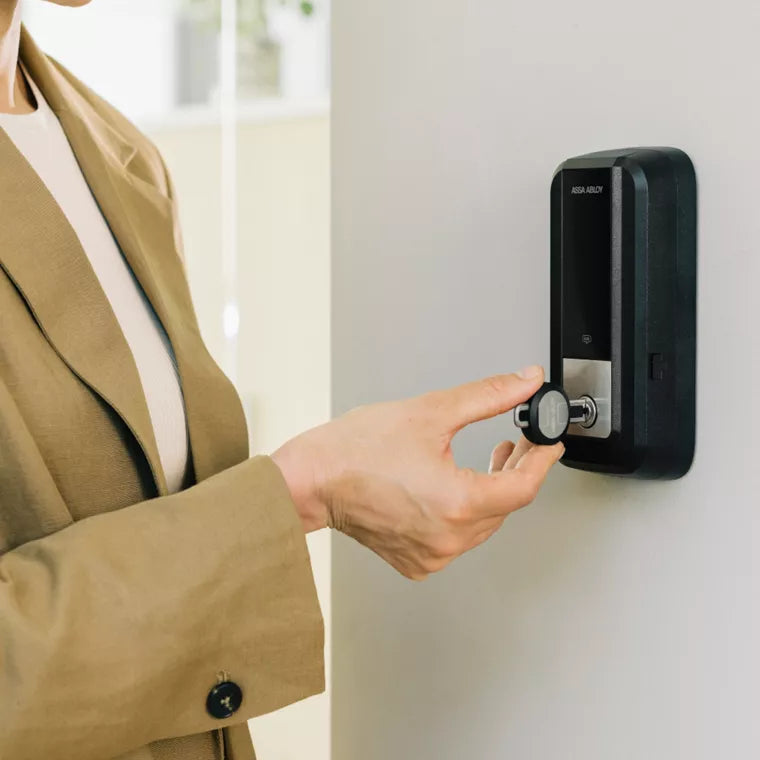CLIQ® Wall PD (Wall-Mounted Unit for Updating User Keys) for Indoor Use Only