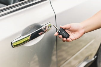 Save Time & Money by Hiring a Locksmith to Replace Your Car Keys